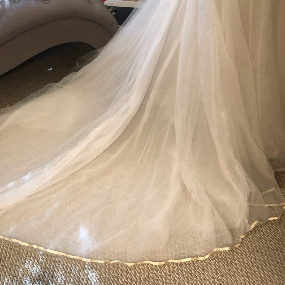 HOUSE OF BIANCHI IVORY BALL GOWN WEDDING DRESS - Picture 7 of 8